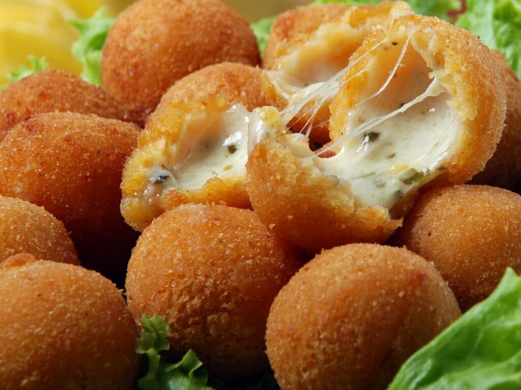 Mini Bolinhas de Queijo